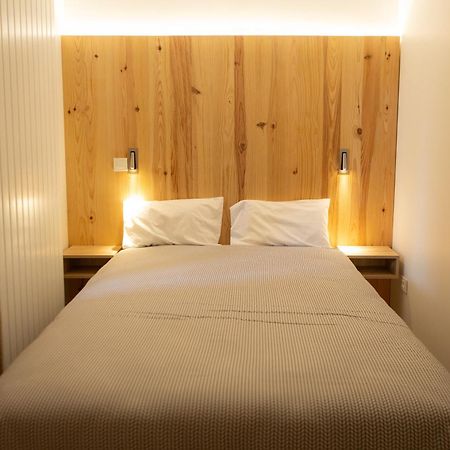 Le Bercail Bed and Breakfast Lacaze Exteriör bild