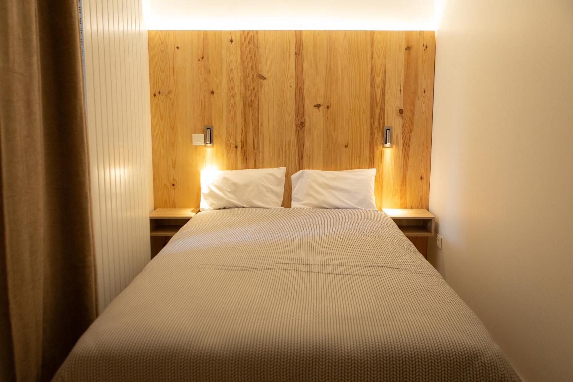 Le Bercail Bed and Breakfast Lacaze Exteriör bild